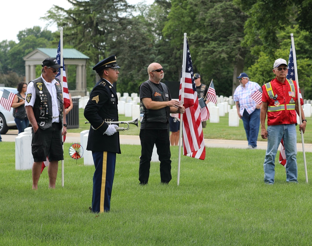 ILLINOIS NATIONAL GUARD SUPPORTS FUNERAL AND HONORS FOR WORLD WAR II TECHNICAL SERGEANT HAROLD KRETZER