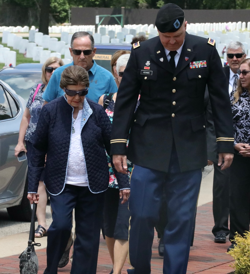 ILLINOIS NATIONAL GUARD SUPPORTS FUNERAL AND HONORS FOR WORLD WAR II TECHNICAL SERGEANT HAROLD KRETZER