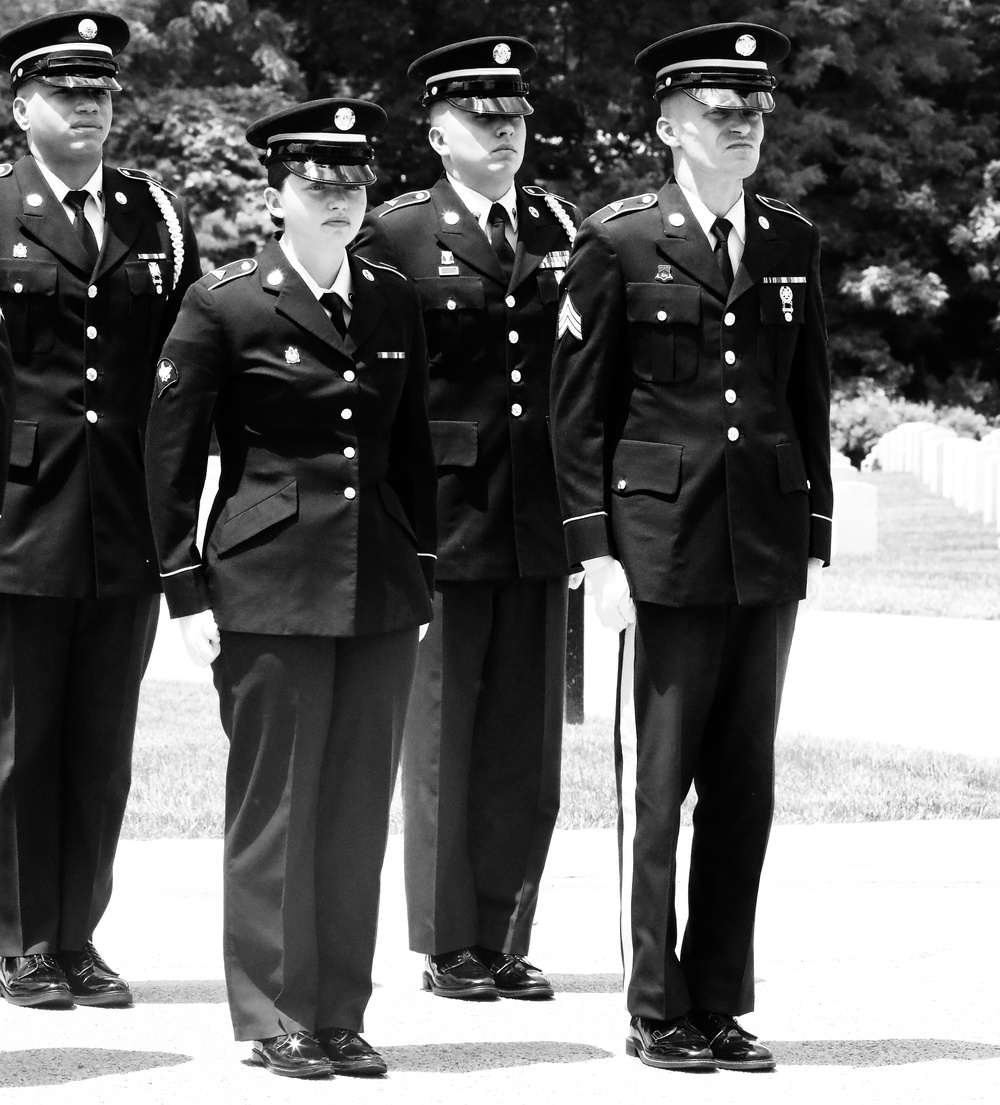 ILLINOIS NATIONAL GUARD SUPPORTS FUNERAL AND HONORS FOR WORLD WAR II TECHNICAL SERGEANT HAROLD KRETZER