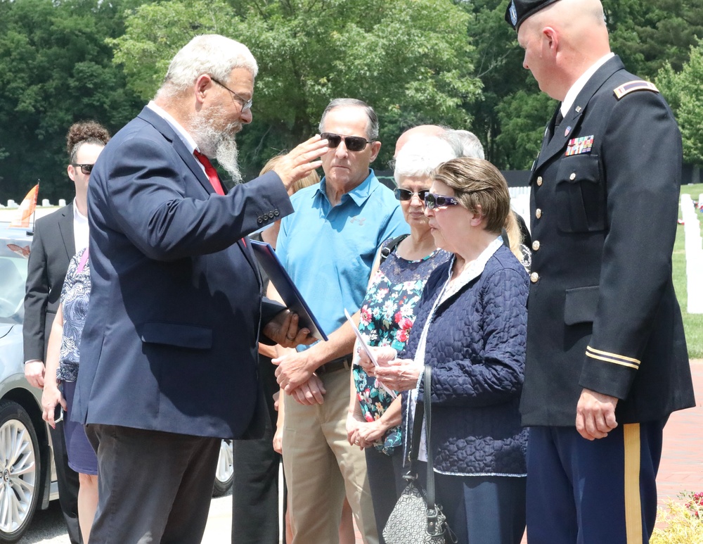 ILLINOIS NATIONAL GUARD SUPPORTS FUNERAL AND HONORS FOR WORLD WAR II TECHNICAL SERGEANT HAROLD KRETZER