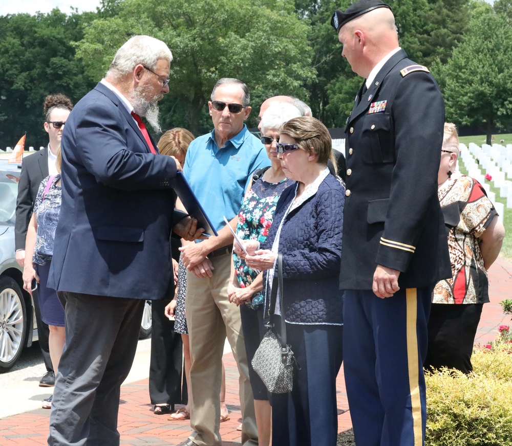 ILLINOIS NATIONAL GUARD SUPPORTS FUNERAL AND HONORS FOR WORLD WAR II TECHNICAL SERGEANT HAROLD KRETZER