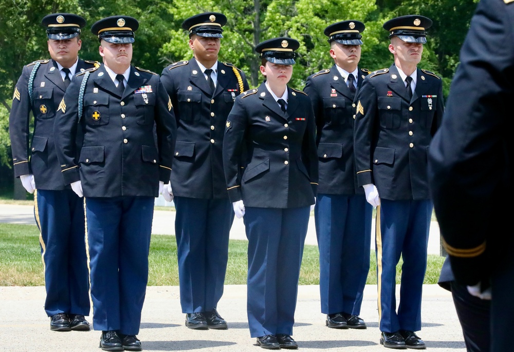 ILLINOIS NATIONAL GUARD SUPPORTS FUNERAL AND HONORS FOR WORLD WAR II TECHNICAL SERGEANT HAROLD KRETZER