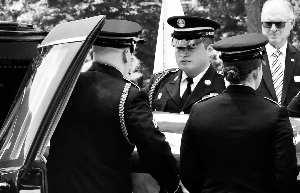 ILLINOIS NATIONAL GUARD SUPPORTS FUNERAL AND HONORS FOR WORLD WAR II TECHNICAL SERGEANT HAROLD KRETZER