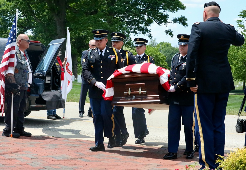 ILLINOIS NATIONAL GUARD SUPPORTS FUNERAL AND HONORS FOR WORLD WAR II TECHNICAL SERGEANT HAROLD KRETZER