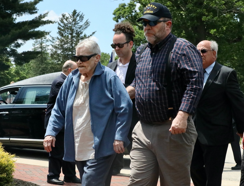 ILLINOIS NATIONAL GUARD SUPPORTS FUNERAL AND HONORS FOR WORLD WAR II TECHNICAL SERGEANT HAROLD KRETZER