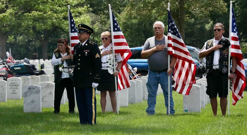 ILLINOIS NATIONAL GUARD SUPPORTS FUNERAL AND HONORS FOR WORLD WAR II TECHNICAL SERGEANT HAROLD KRETZER