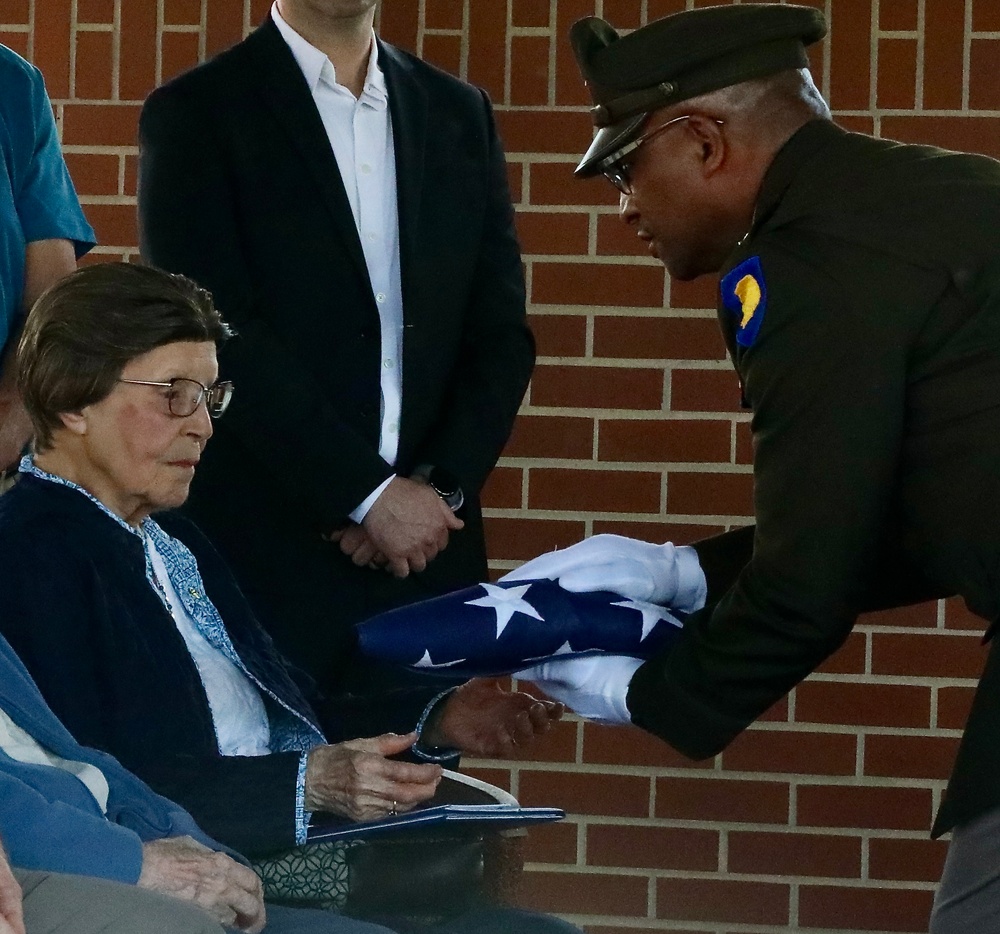 ILLINOIS NATIONAL GUARD SUPPORTS FUNERAL AND HONORS FOR WORLD WAR II TECHNICAL SERGEANT HAROLD KRETZER