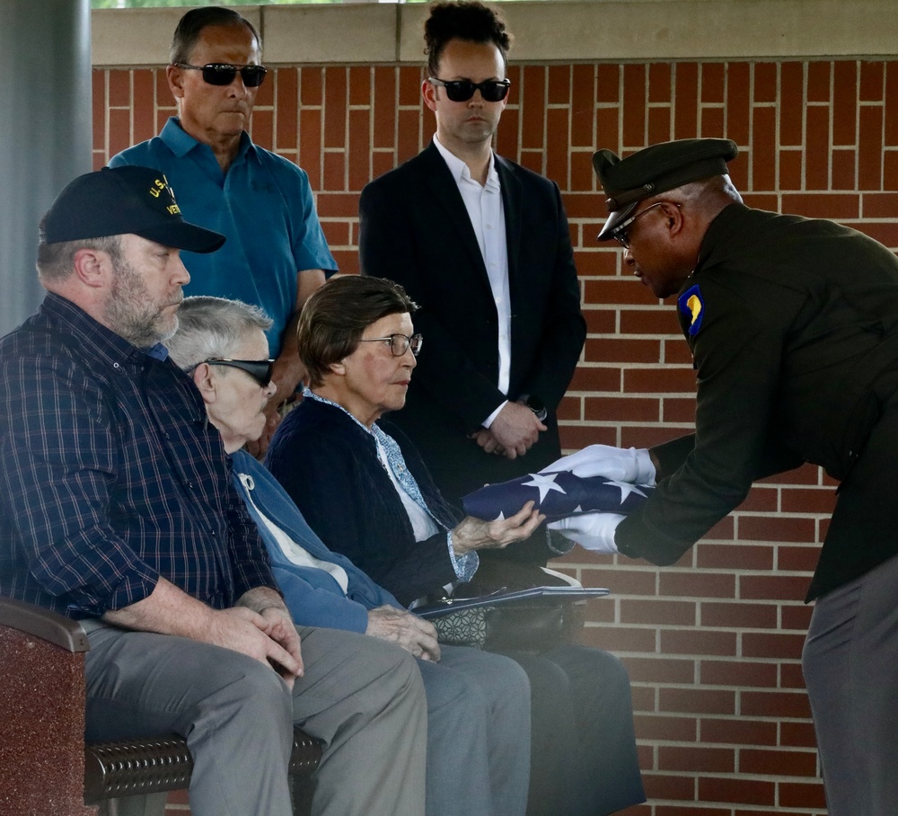 ILLINOIS NATIONAL GUARD SUPPORTS FUNERAL AND HONORS FOR WORLD WAR II TECHNICAL SERGEANT HAROLD KRETZER