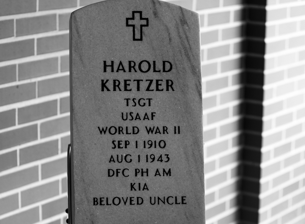 ILLINOIS NATIONAL GUARD SUPPORTS FUNERAL AND HONORS FOR WORLD WAR II TECHNICAL SERGEANT HAROLD KRETZER