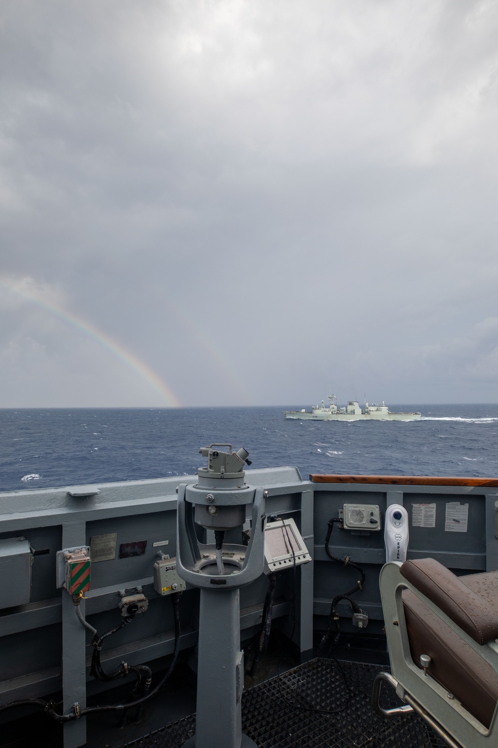 USS Chung-Hoon sails alongside HMCS Montreal