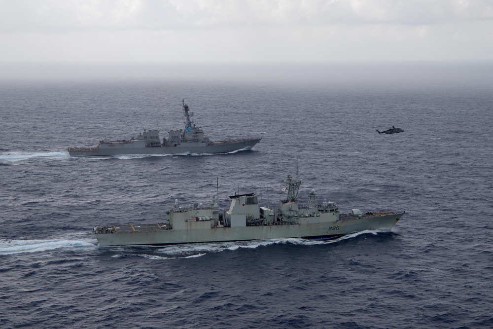 USS Chung-Hoon sails alongside HMCS Montreal