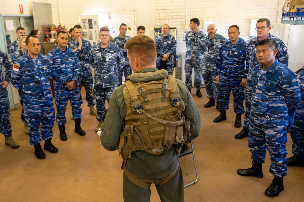 RAAF, Indonesian Air Force tour Darwin in MV-22B Osprey