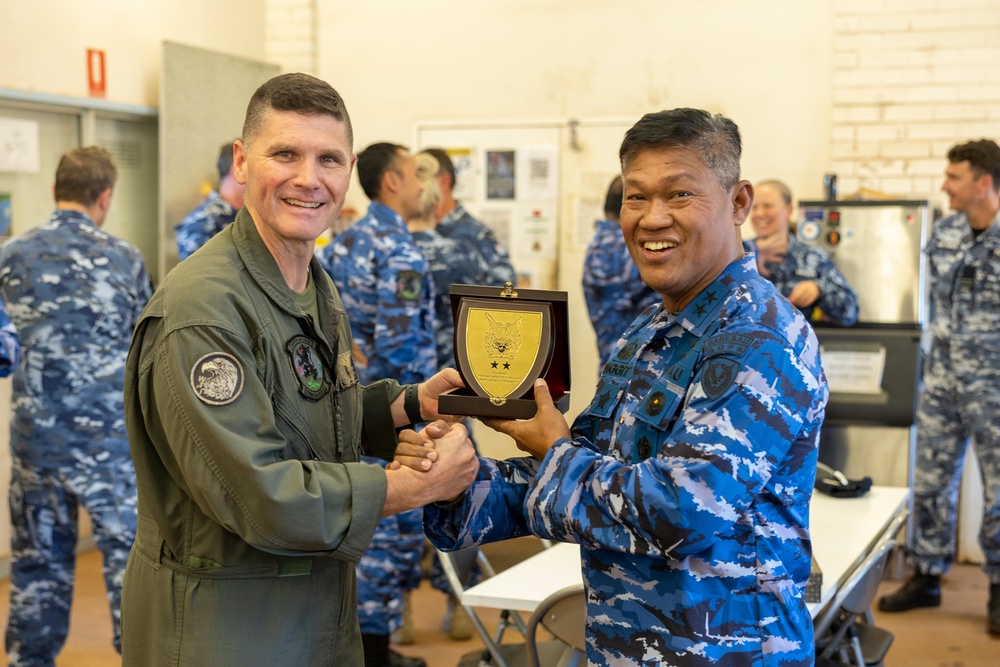 RAAF, Indonesian Air Force tour Darwin in MV-22B Osprey