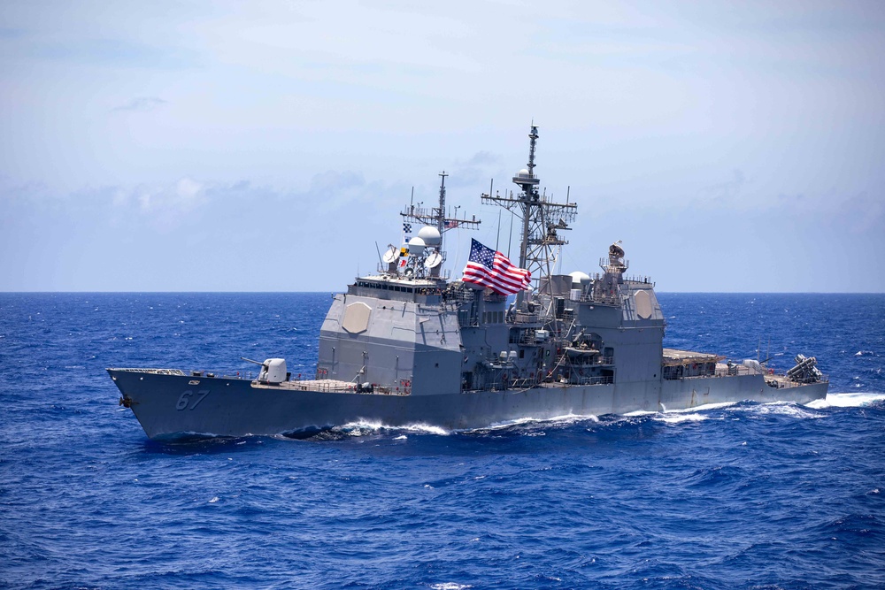 USS Shiloh (CG 67) Transits Philippine Sea