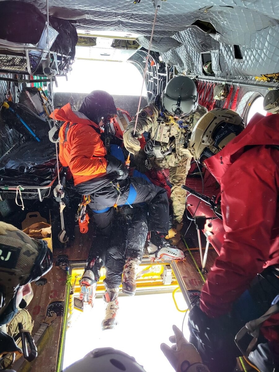 304th Rescue Squadron assists civilian search and rescue