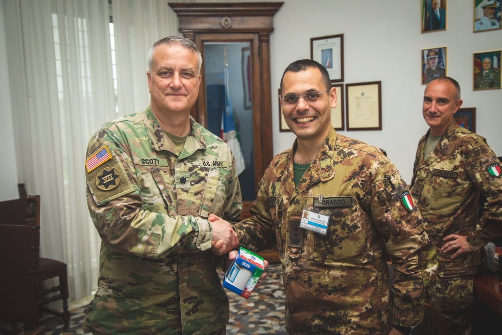 Ten. Col. Daniele Angelo Grasso exchanging gifts with Lt. Col. Jason Scott