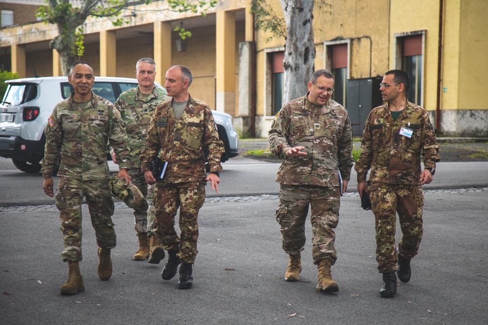 The Army Reserve Cyber Protection Brigade and the Reparto Sicurezza Cibernetica leadership walking together