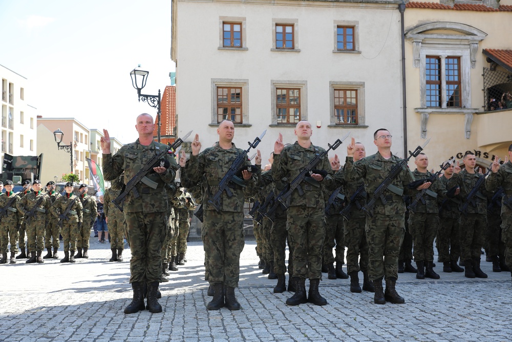 4th Infantry Division leaders join Polish allies for military oath ceremony