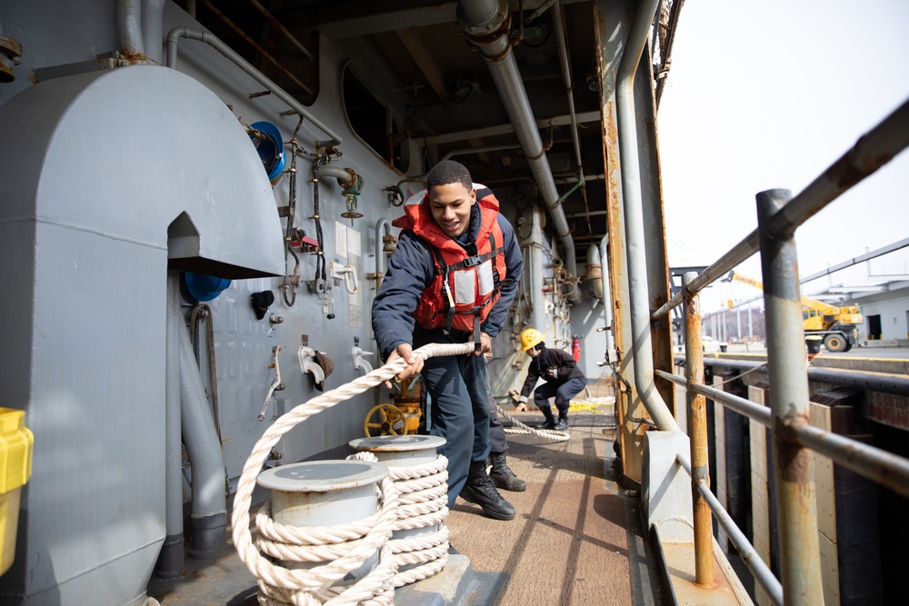 USS Harpers Ferry (LSD 49) sailor makes preparations to get underway