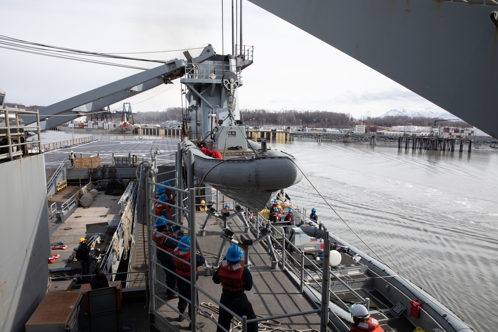 USS Harpers Ferry (LSD 49) sailors make preparations to get underway