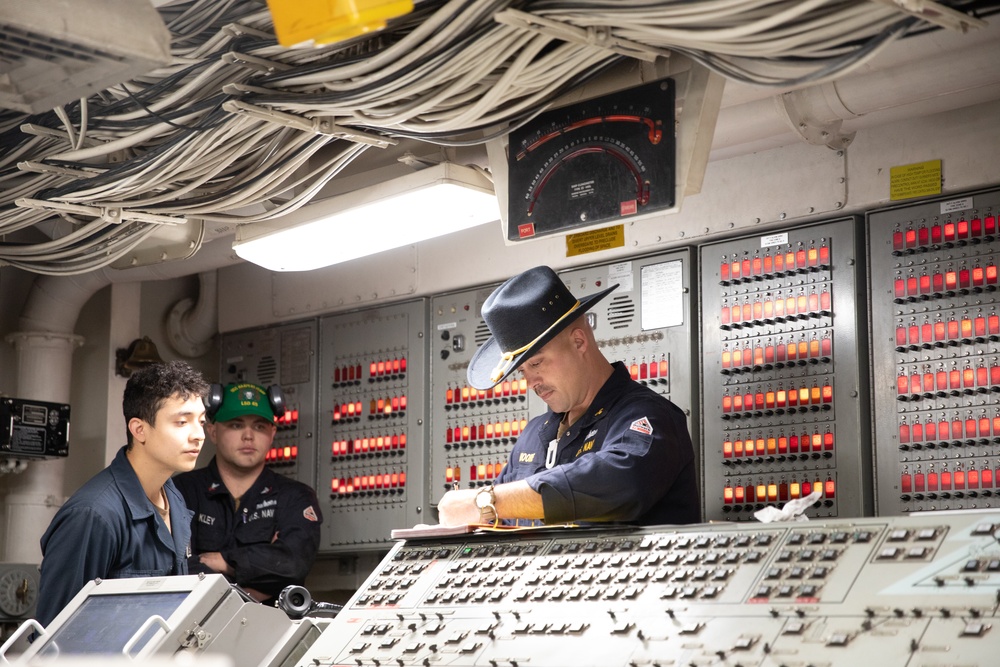 USS Harpers Ferry (LSD 49) sailors participate in a main space fire drill