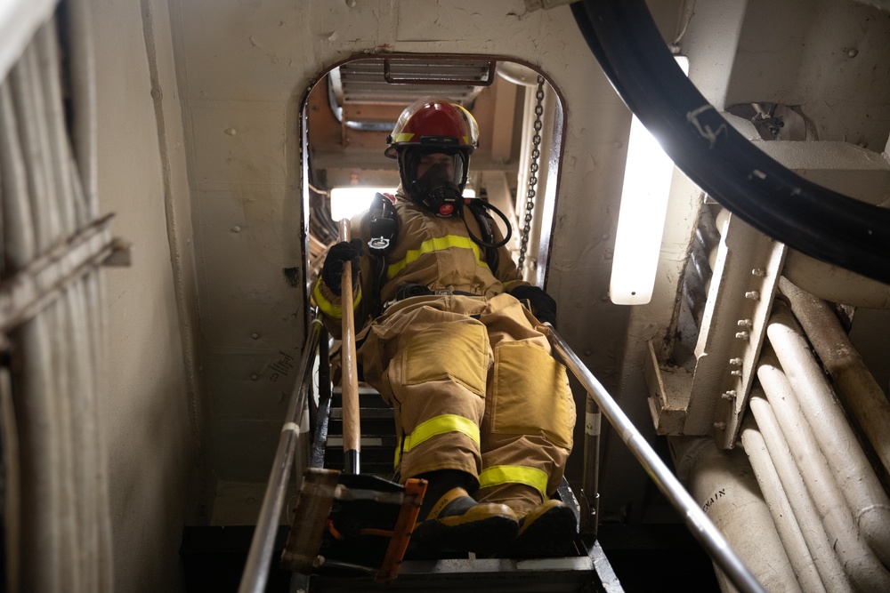 USS Harpers Ferry (LSD 49) sailors participate in a main space fire drill