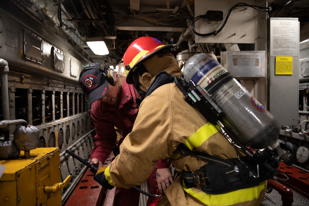 DVIDS - Images - USS Harpers Ferry (LSD 49) sailor learns to set a ...