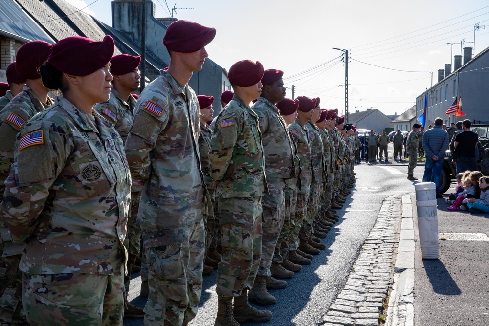 US paratroopers attend D-Day ceremony to honor the fallen