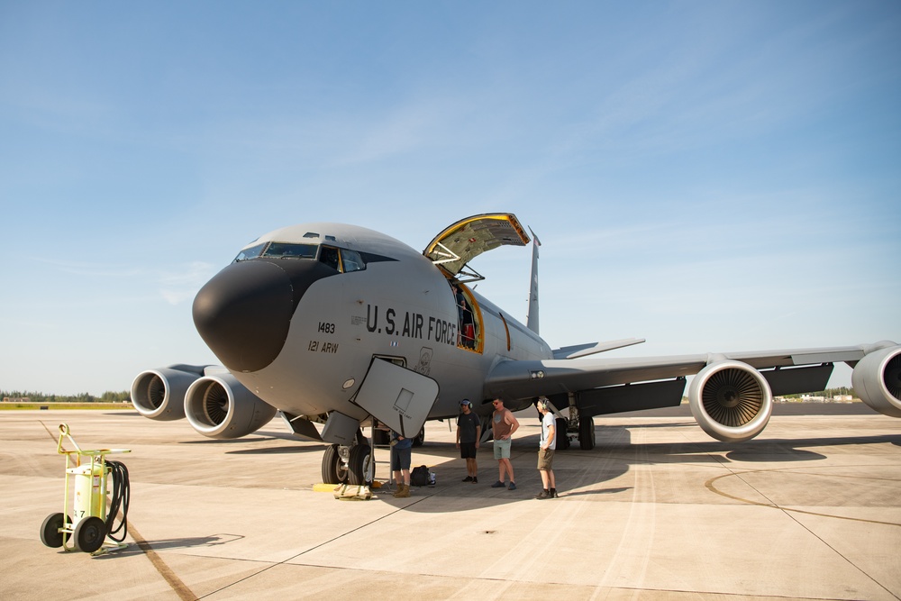 Ohio ANG Airmen Prepare a KC-135 at Hoodoo Sea