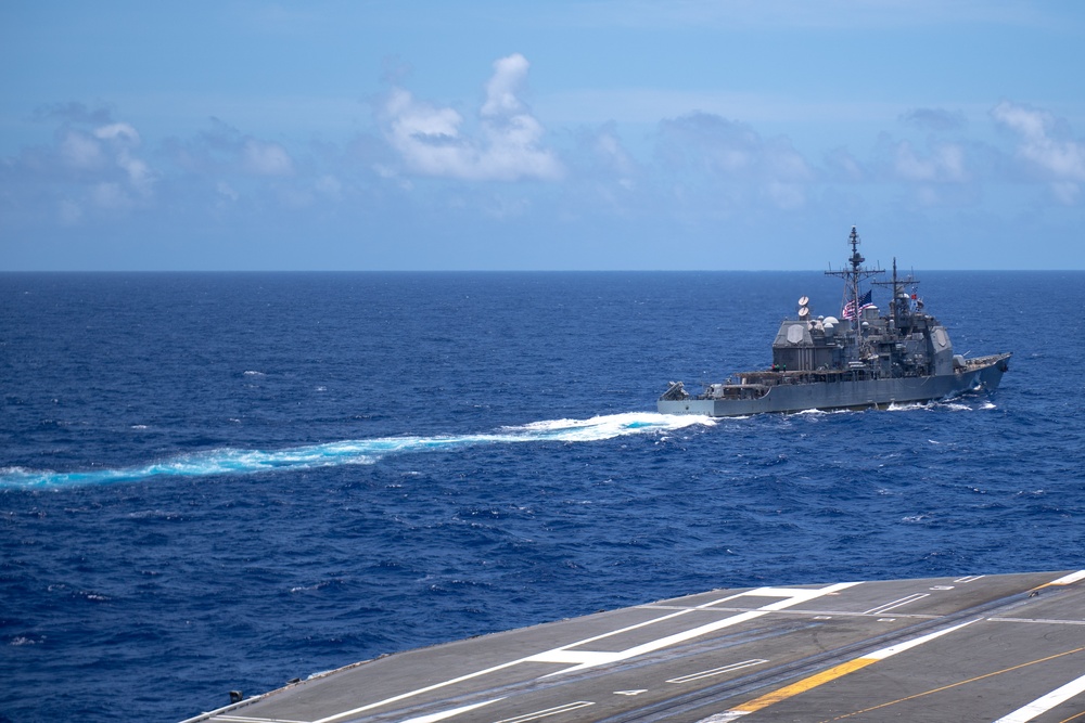 USS Ronald Reagan (CVN 76) sails in formation with USS Shiloh, USS Antietam, USS Robert Smalls