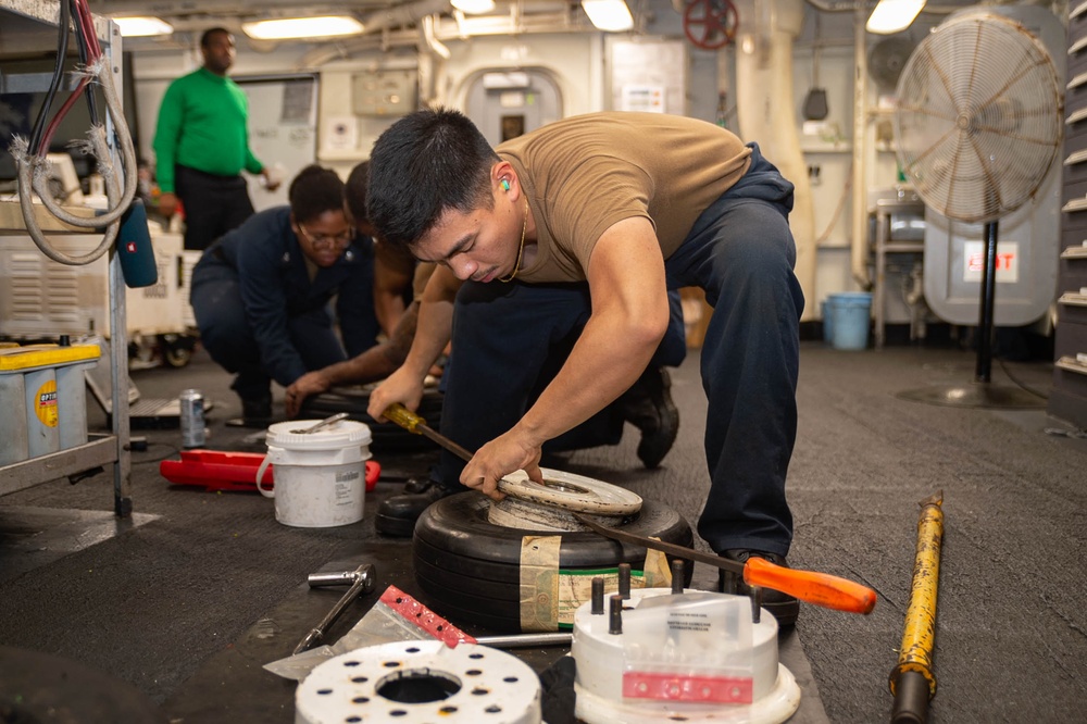 USS Ronald Reagan (CVN 76) Sailors conduct maintenance