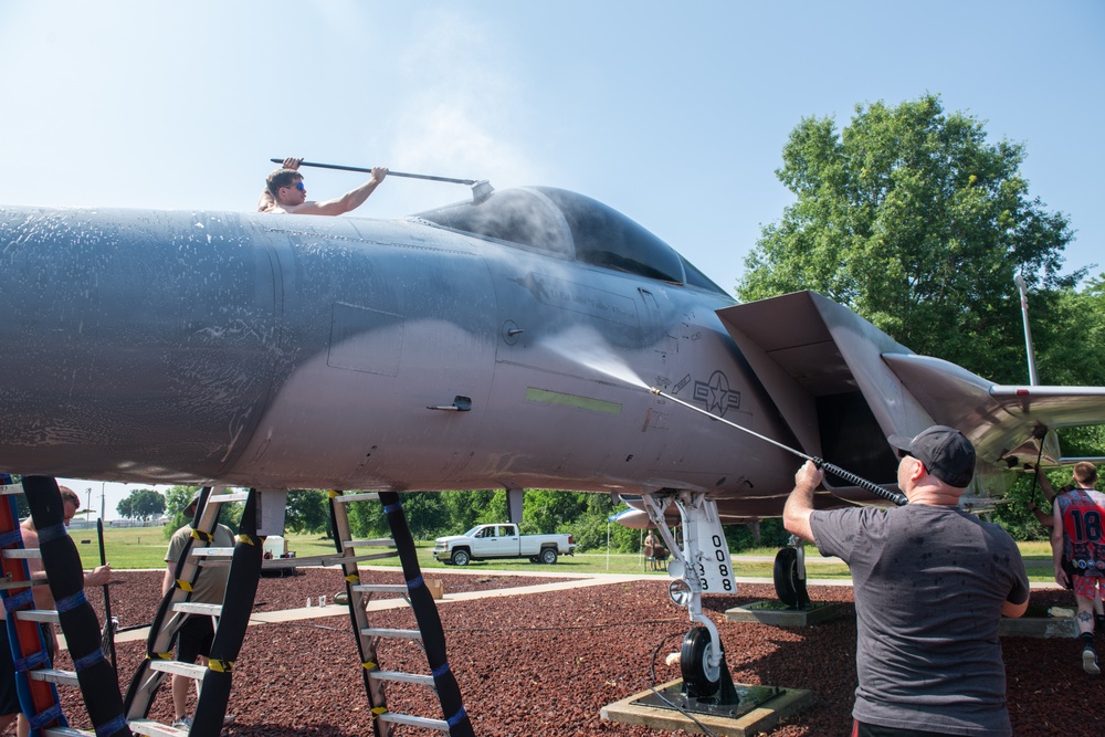 131st Maintenance Flight cleans Heritage Park