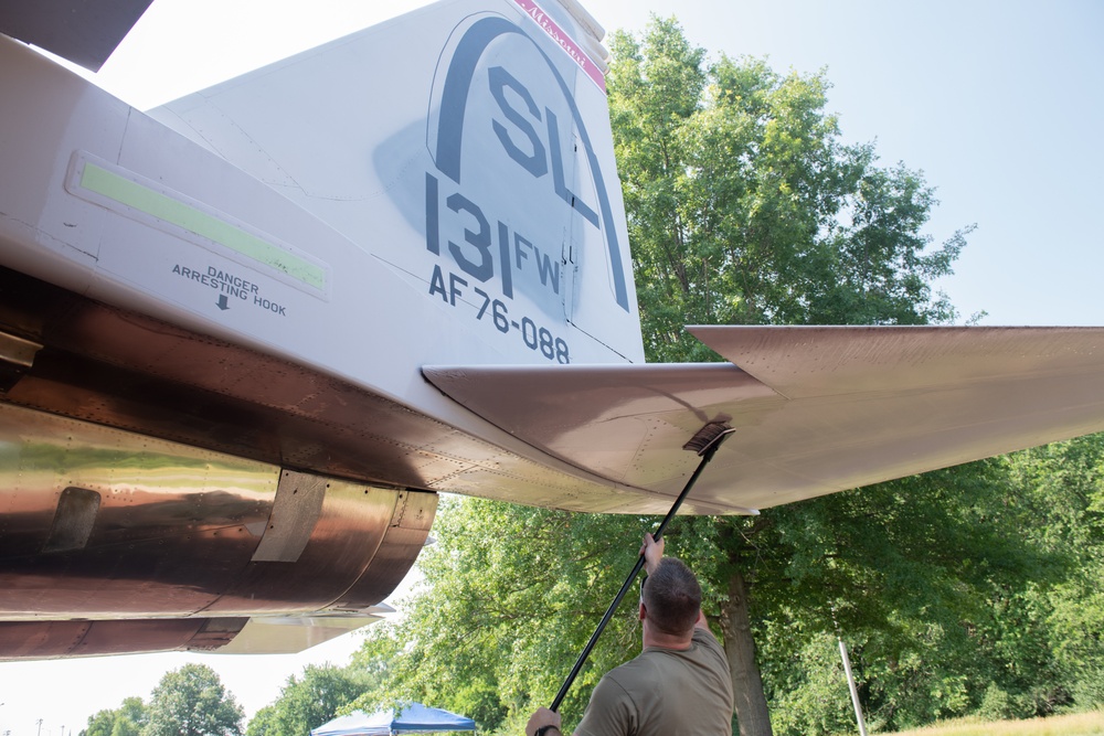 131st Maintenance Flight cleans Heritage Park