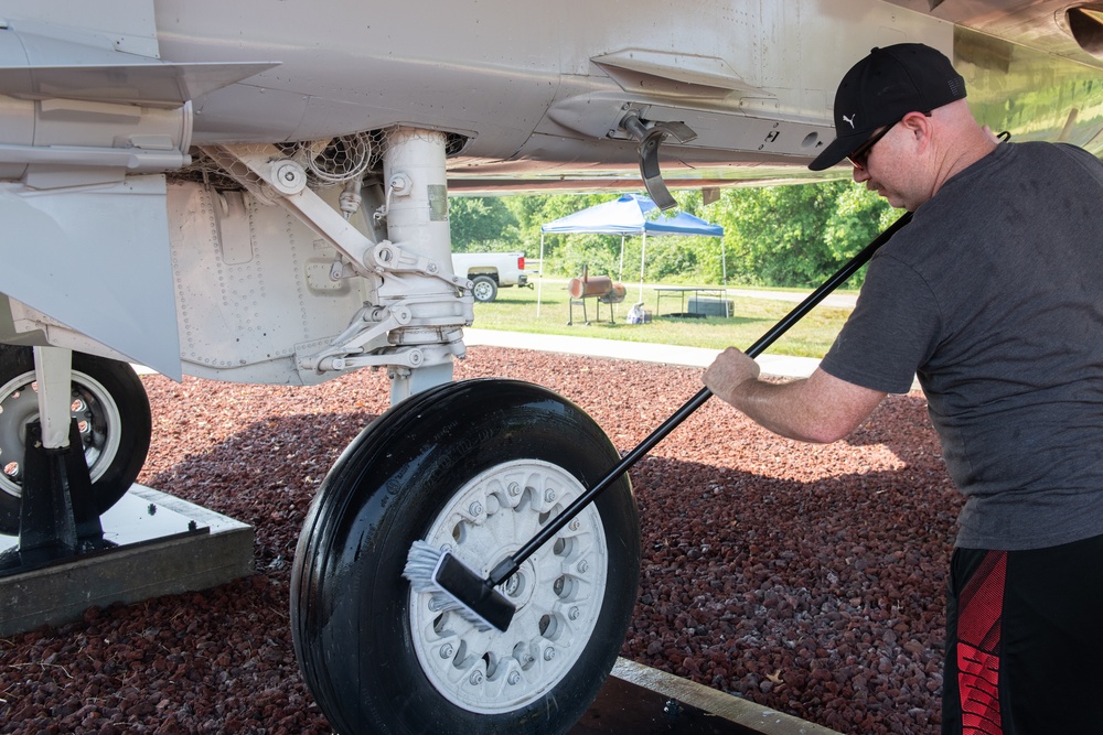 131st Maintenance Flight cleans Heritage Park