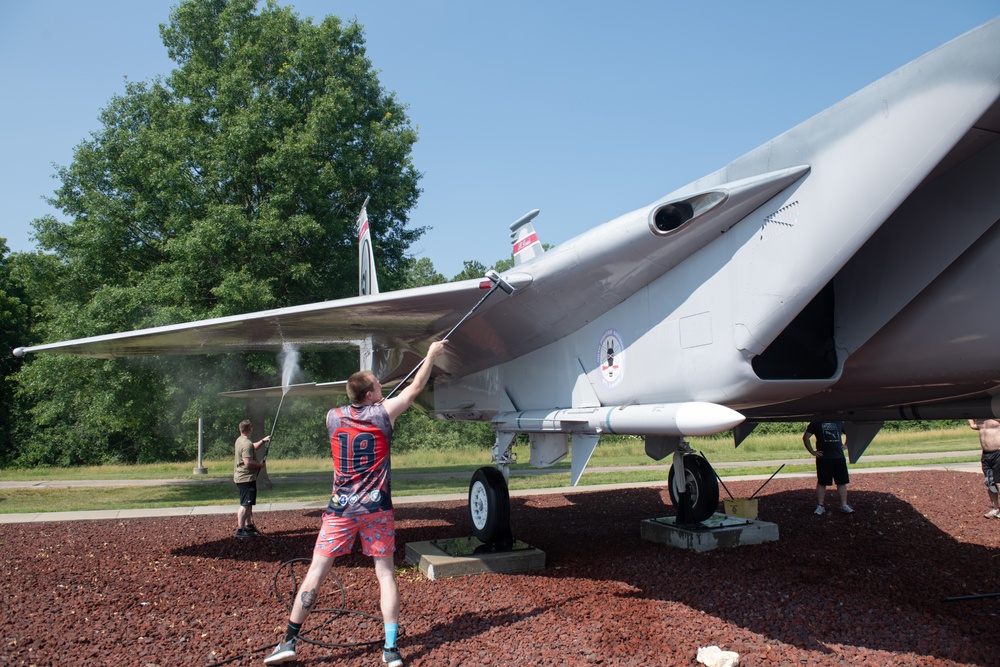 131st Maintenance Flight cleans Heritage Park