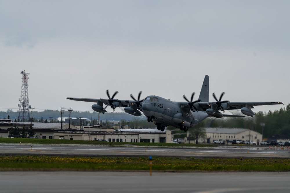 Kodiak Mace 23: VMGR squadrons conduct joint operations with 11th Airborne Division