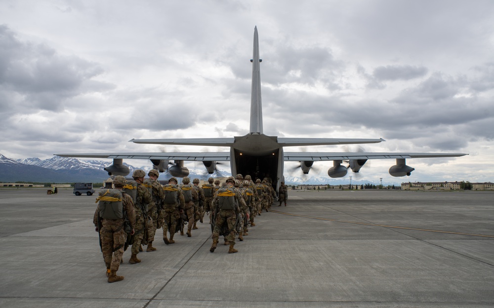 Kodiak Mace 23: VMGR squadrons conduct joint operations with 11th Airborne Division