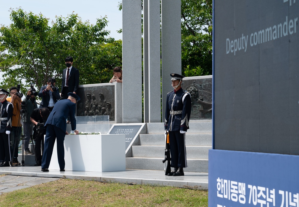 USFK participates in the Commemorative Dean Hess Ceremony, celebrates US-ROK 70-year alliance