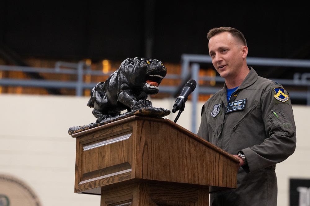 Wolf Pack holds 35th Fighter Squadron change of command