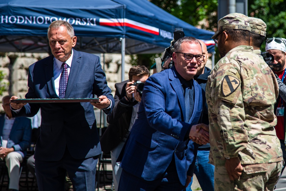 Reaching Out to the Szczecin Community and Veterans