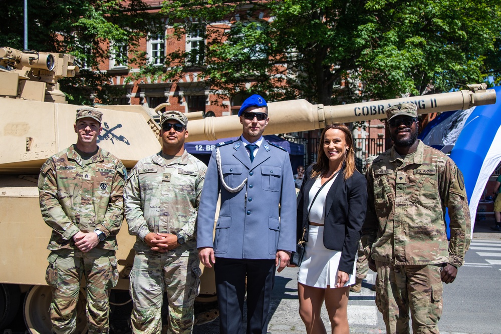 Reaching Out to the Szczecin Community and Veterans