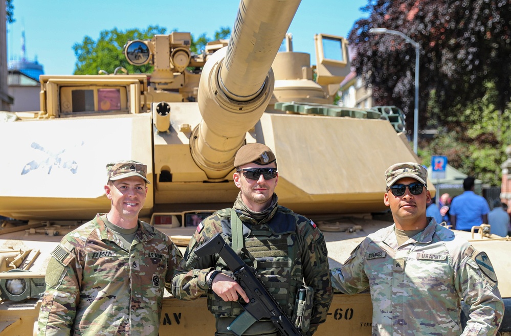 U.S. Soldiers Participate in Polish Veteran’s Day Event