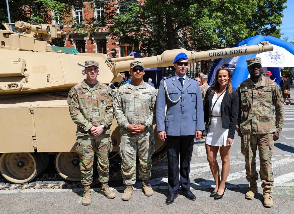 U.S. Soldiers Participate in Polish Veteran’s Day Event