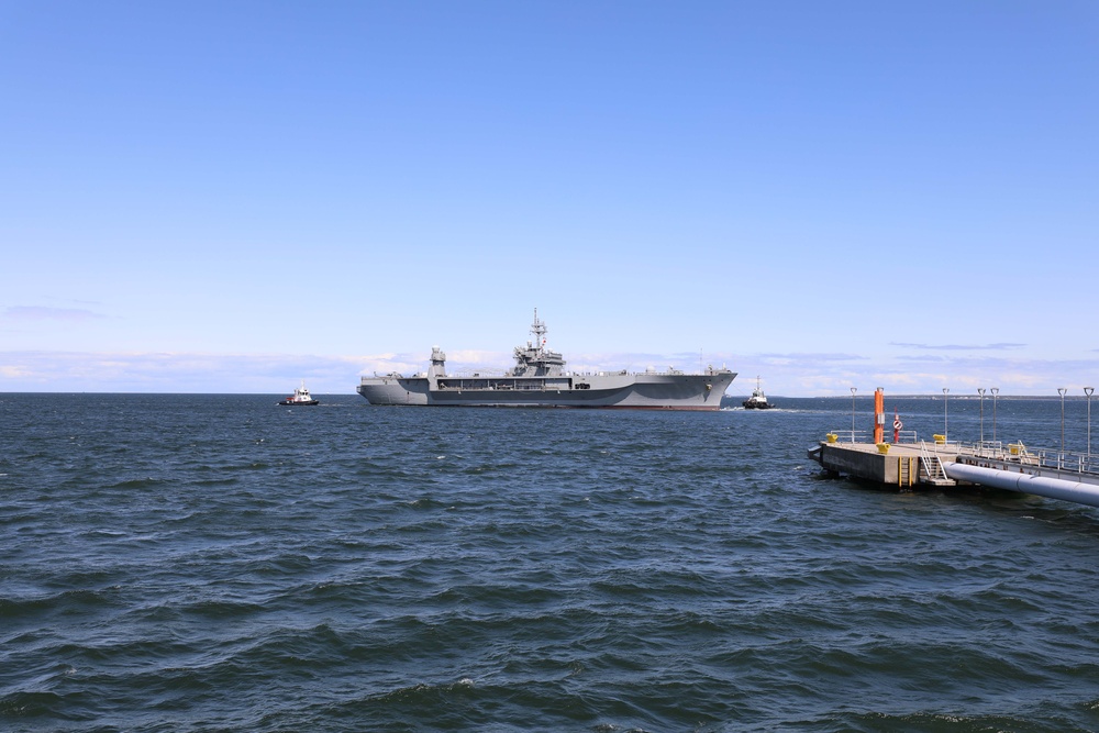 USS Mount Whitney Departs Tallinn, Estonia