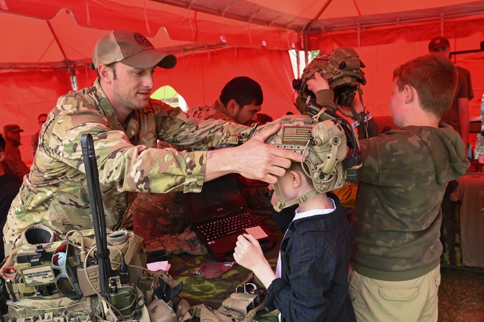 RAF Mildenhall and RAF Lakenheath participate in Suffolk Show