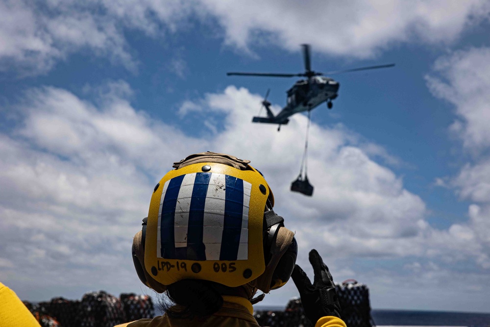 BAT ARG/26 MEU Replenishment At Sea