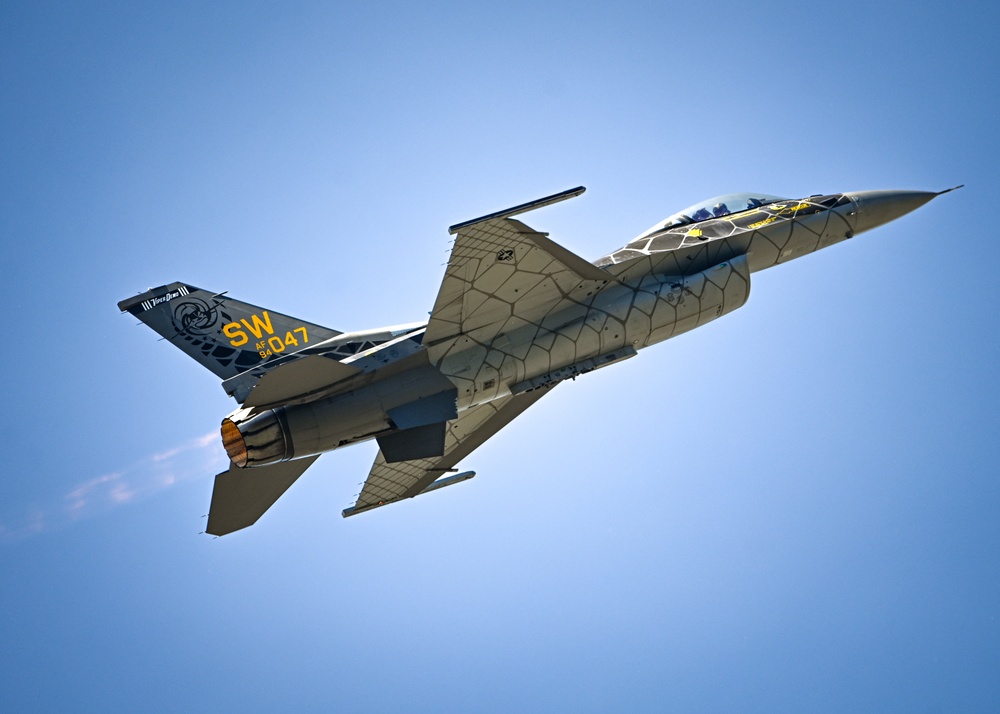 Dvids Images F 16 Viper Demo Team Performs At The Greatest Show On
