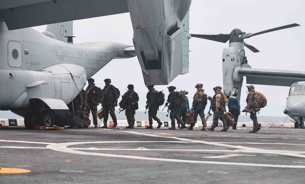 26th MEU Marines Complete Simulated Airfield Seizure during C2X