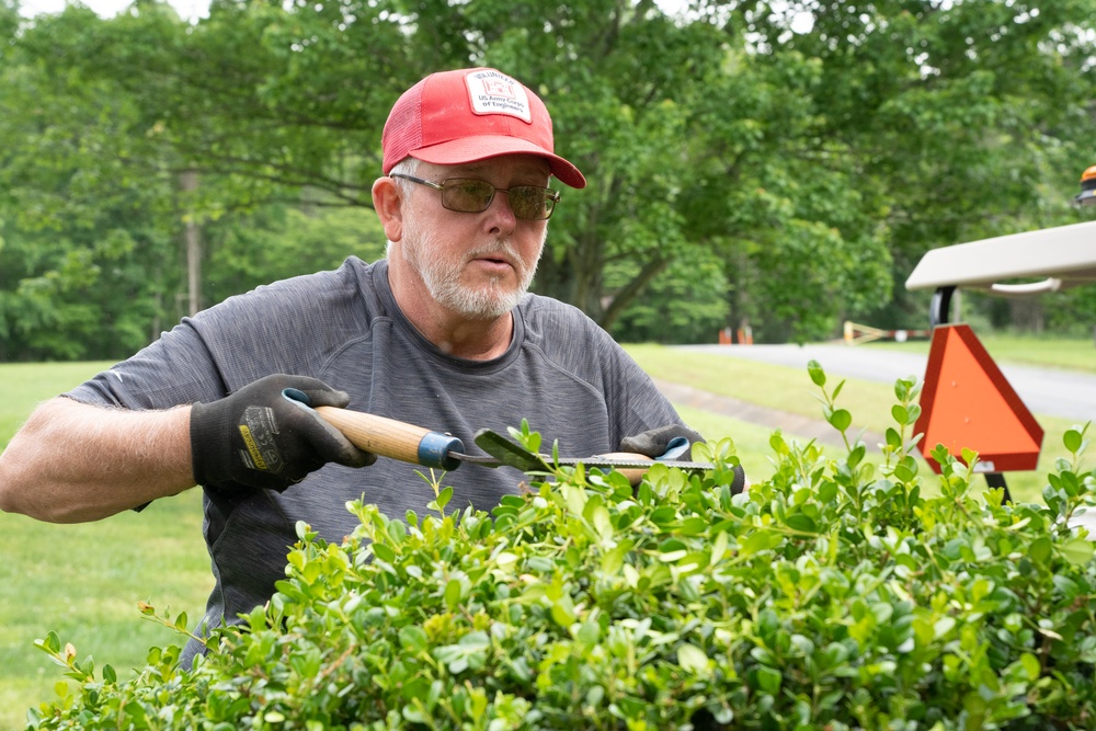 Volunteer campers provide extra helping hands to lake staff