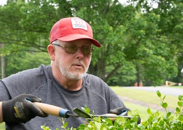 Volunteer campers provide extra helping hands to lake staff